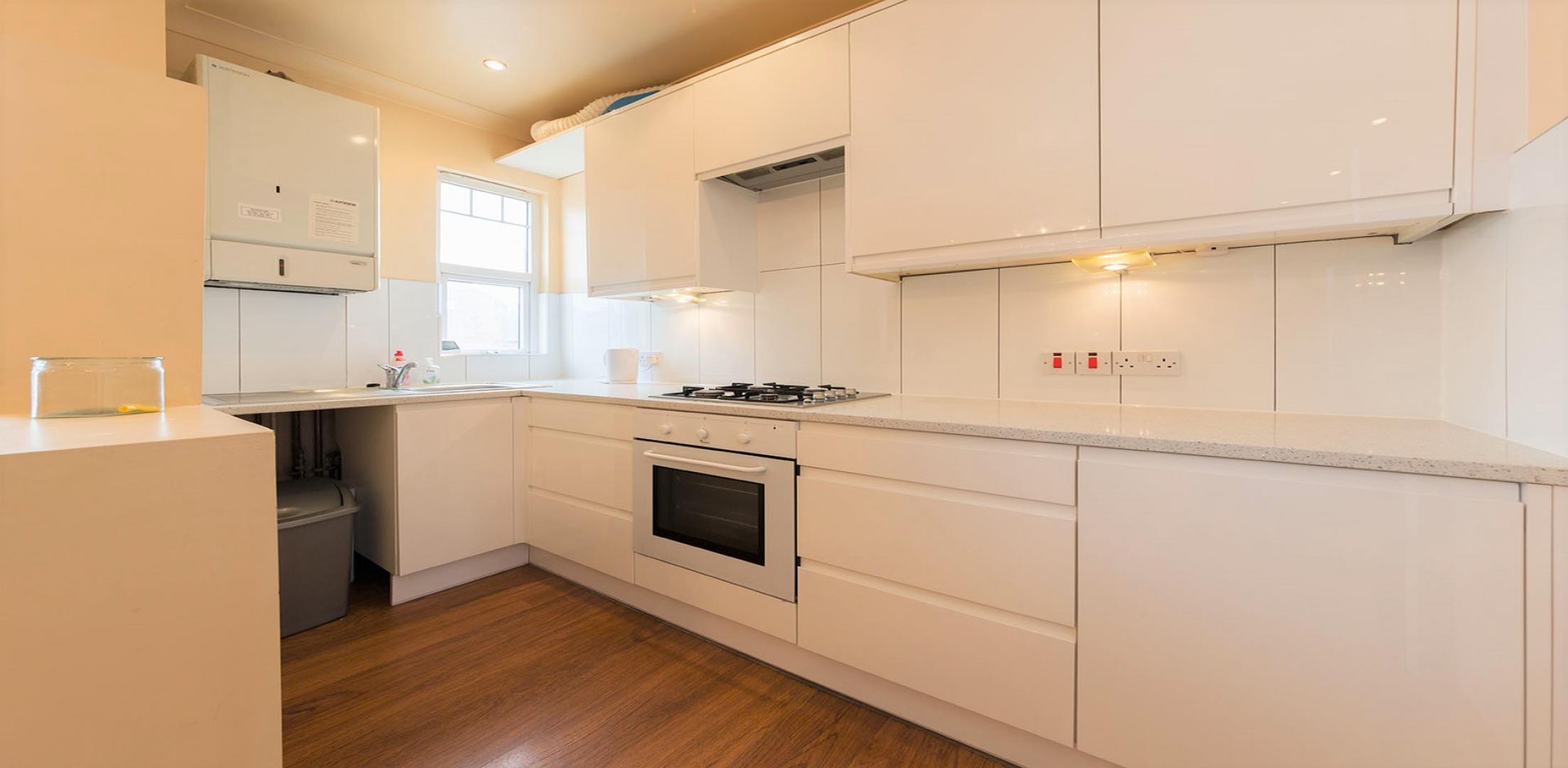 Modern Sharers Apartment Shalfleet Drive, Ladbroke Grove